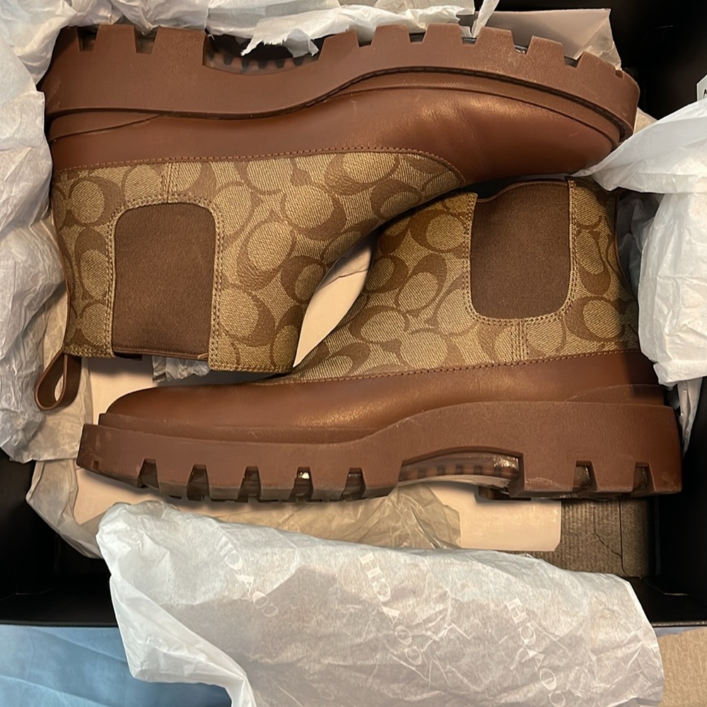 Man's 9.5 Coach Rainboots - Picture 2 of 9